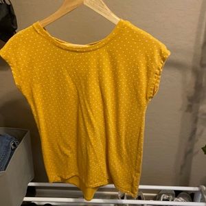 Mustered yellow polka dot v-neck w/a crossed back, size 14